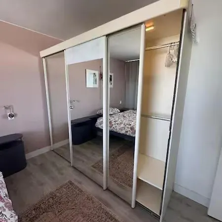 Apartment Ladies Only! Neat Cozy Room, Great Loc In *