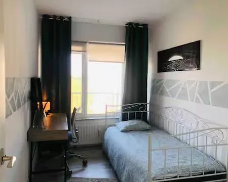 Apartment Ladies Only! Neat Cozy Room, Great Loc In *