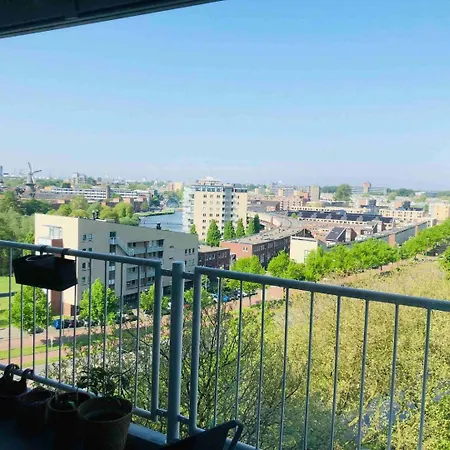 Ladies Only! Neat Cozy Room, Great Loc In Apartment